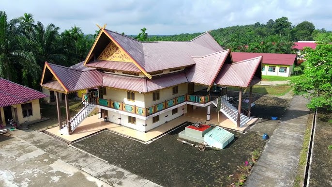 Foto balai adat tentang